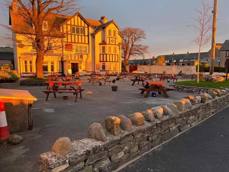 Clarkes Hotel Barrow In Furness Esterno foto