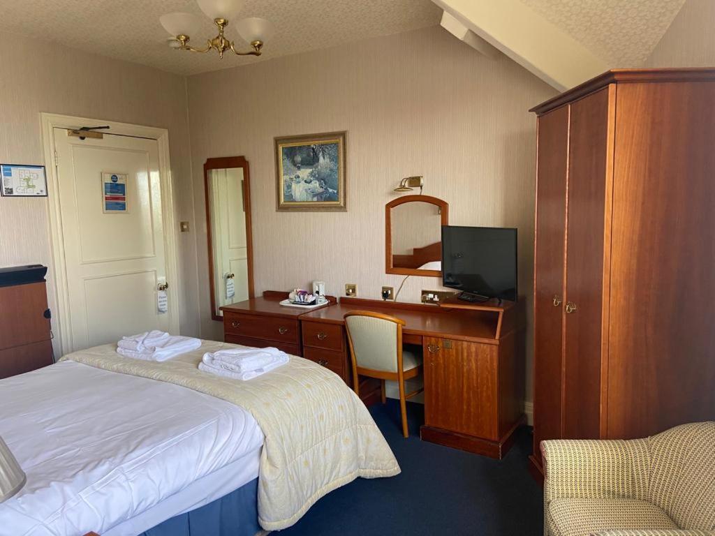 Clarkes Hotel Barrow In Furness Esterno foto