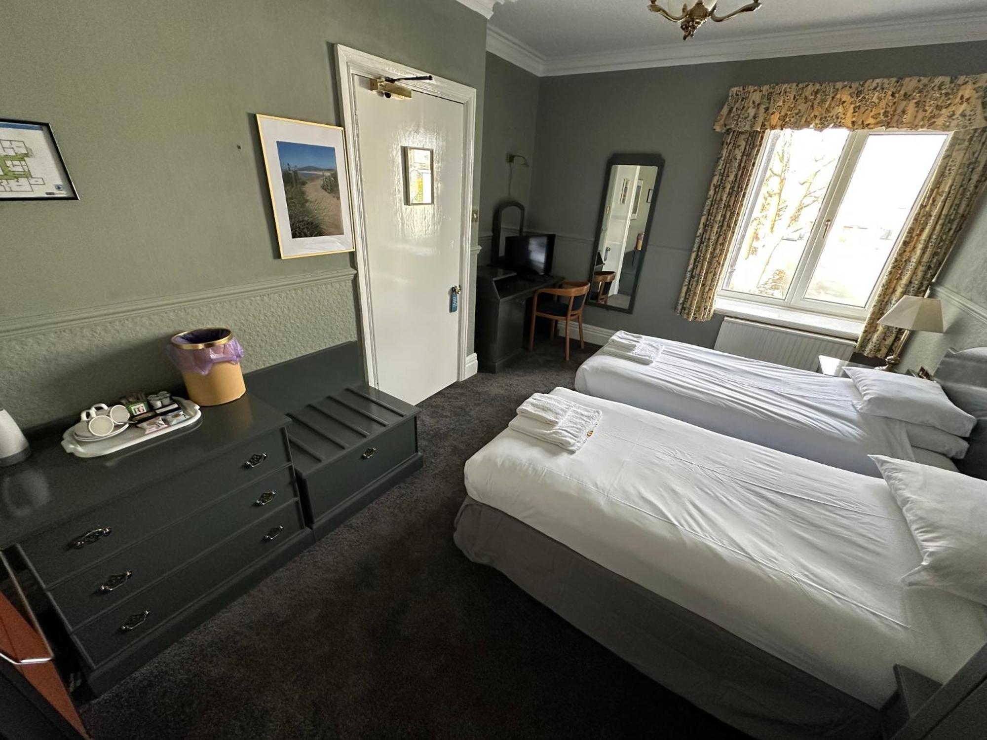 Clarkes Hotel Barrow In Furness Esterno foto