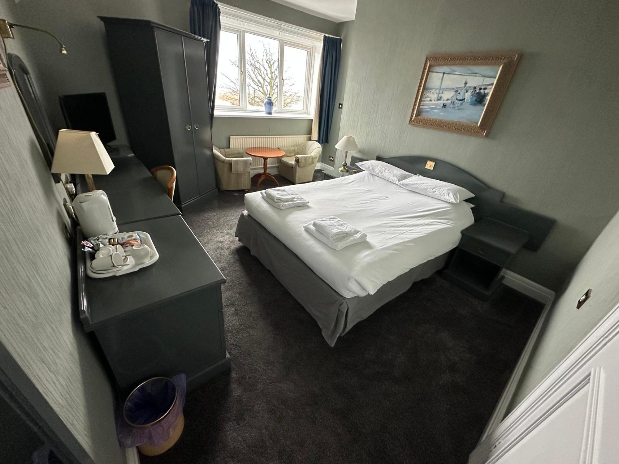 Clarkes Hotel Barrow In Furness Esterno foto