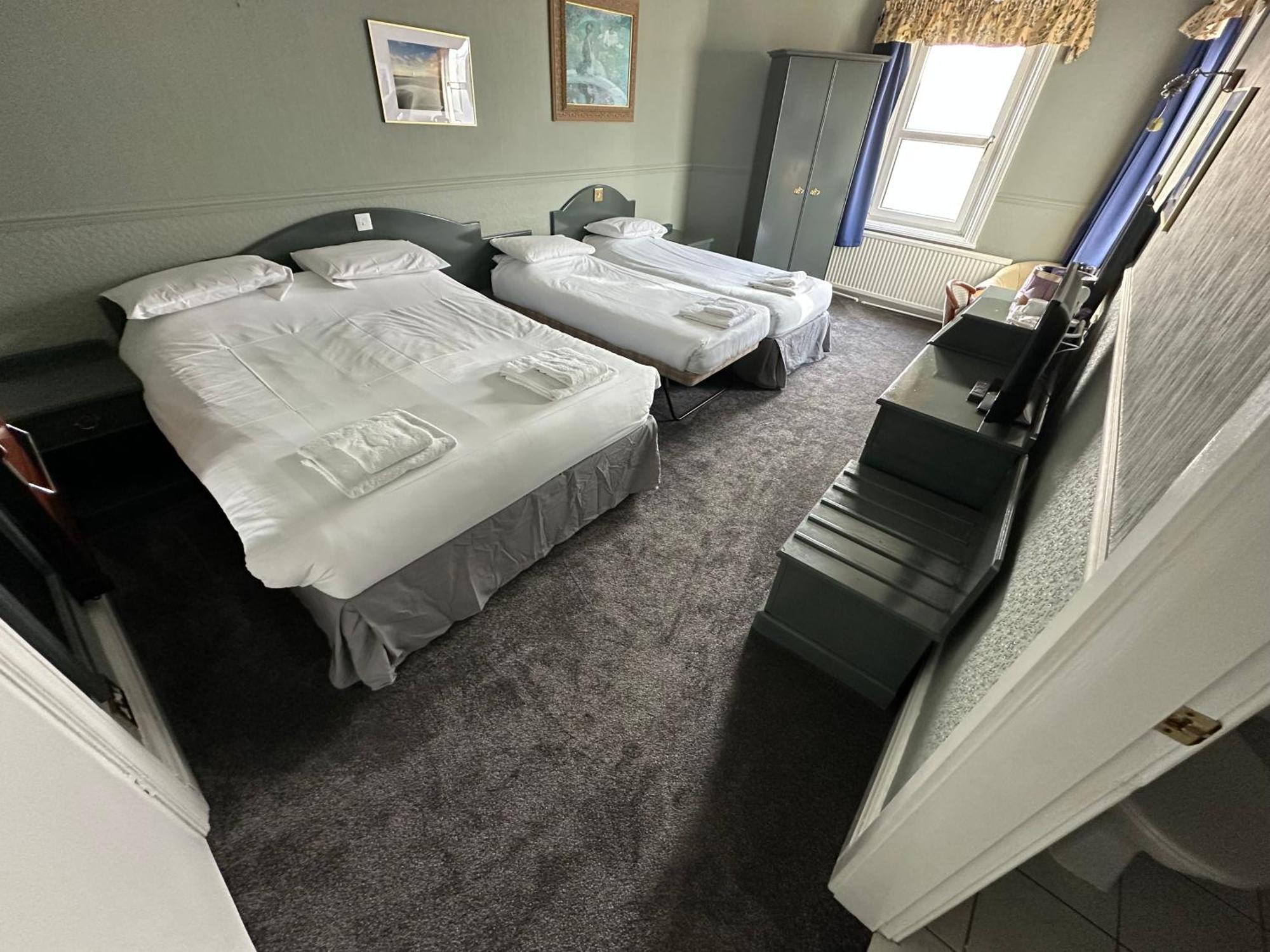 Clarkes Hotel Barrow In Furness Esterno foto